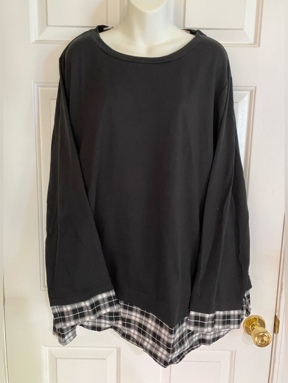 BloomChic Black Layered-Look Blouse with Plaid Hem Size 26 NEW w/tags.